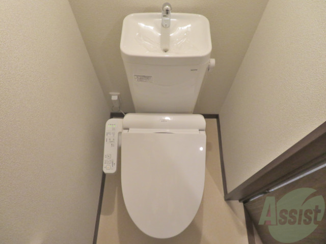 トイレ　トイレはこちらウォシュレット付きでうれしいですね