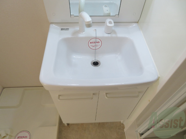 洗面設備　忙しい朝の味方、独立洗面台があるのは嬉しいですね。