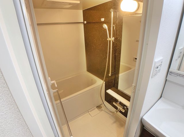 バス・シャワールーム　※このお写真は同物件の同タイプの別のお部屋のお写真です。現状