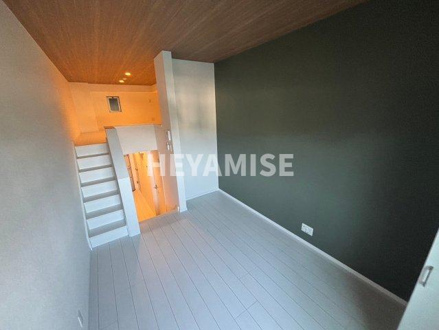 居室・リビング　※室内画像は別号室のもの。