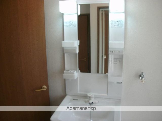 ＪＲ山陽本線 西条駅 バス乗車時間：29分 最寄りバス停で下車 徒歩2分 2階建 築26年の内装写真