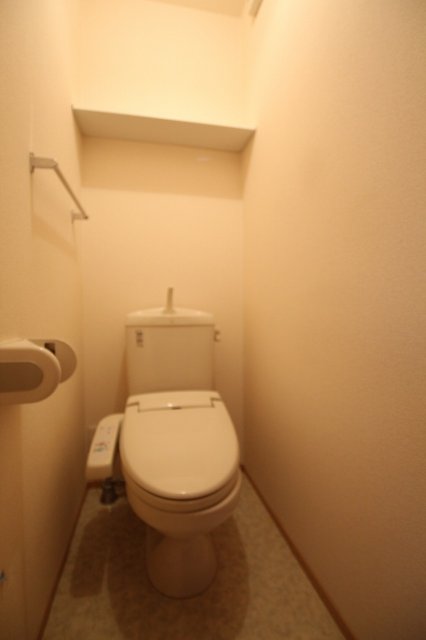 トイレ　同物件別号室の写真です。