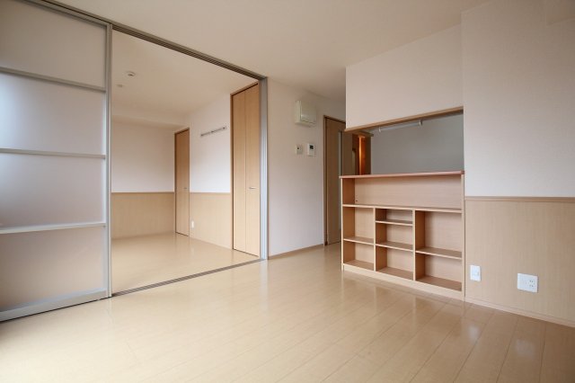 居室・リビング　同物件別号室の写真です。