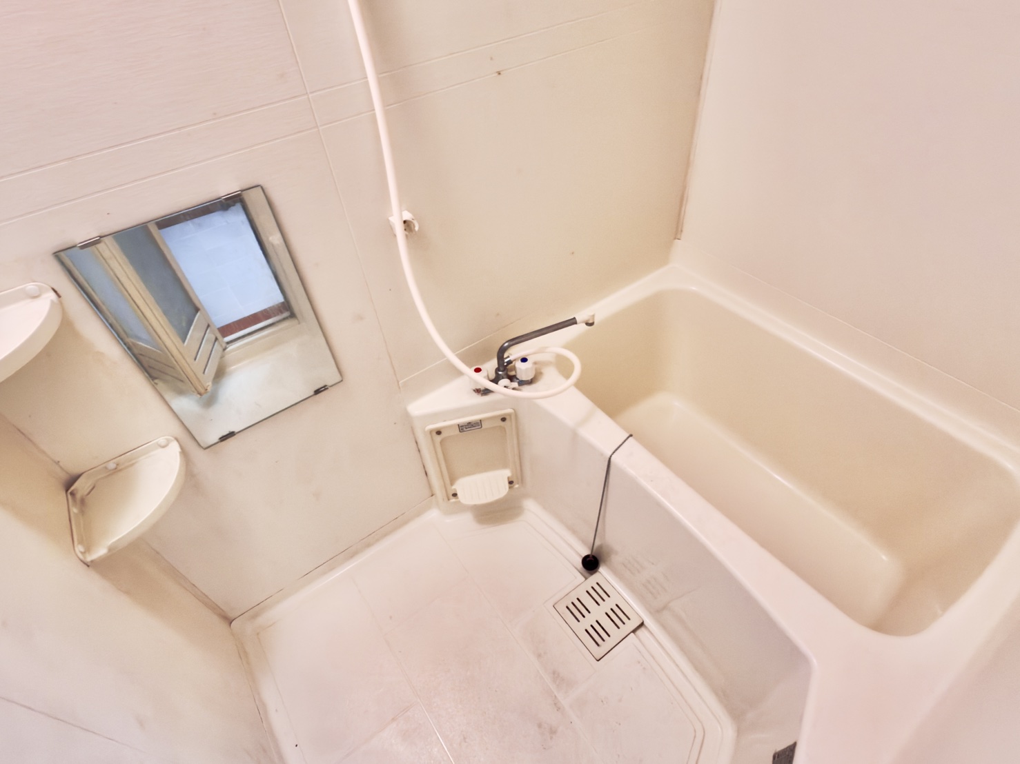 バス・シャワールーム　※同タイプ他号室の写真です。