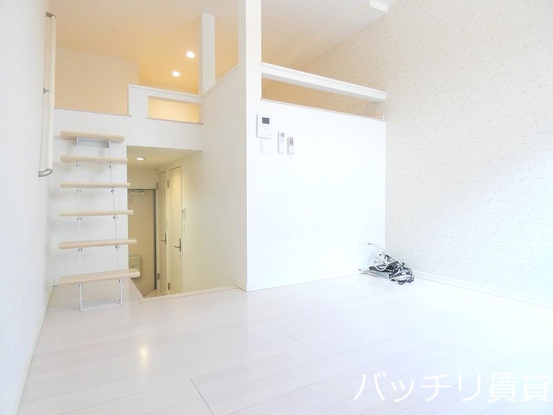 居室・リビング　同型タイプの為、現状を優先致します。