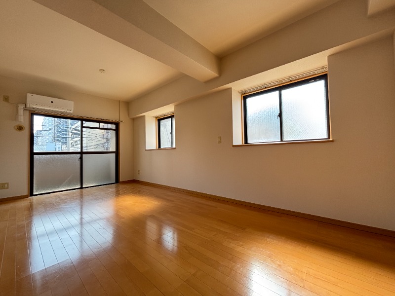 居室・リビング　２０１号室　写真