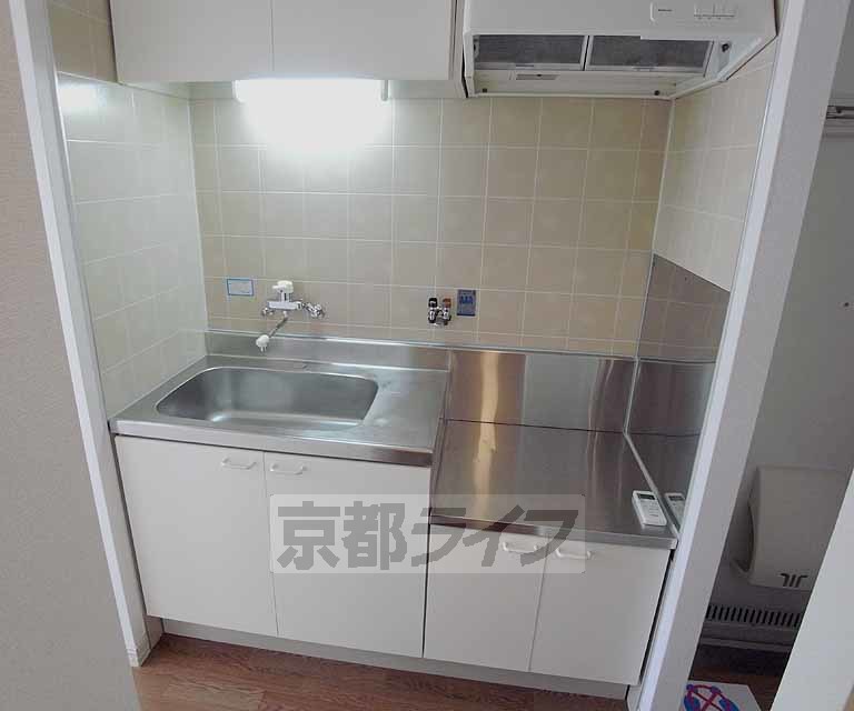 キッチン　コンパクトですがガスコンロの置ける機能的なキッチンです