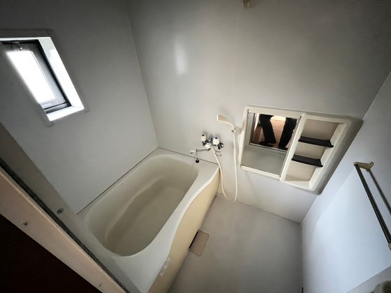 バス・シャワールーム　※別部屋の写真です