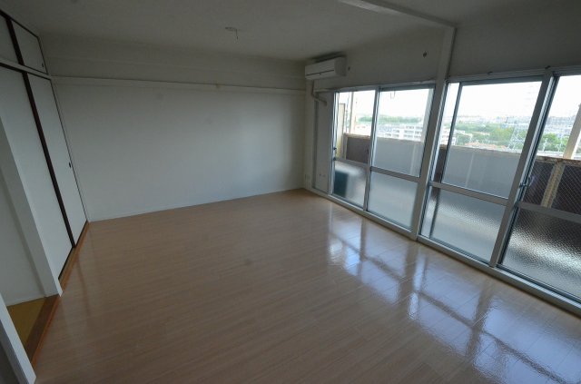 居室・リビング　LDK12帖！エアコン付き！