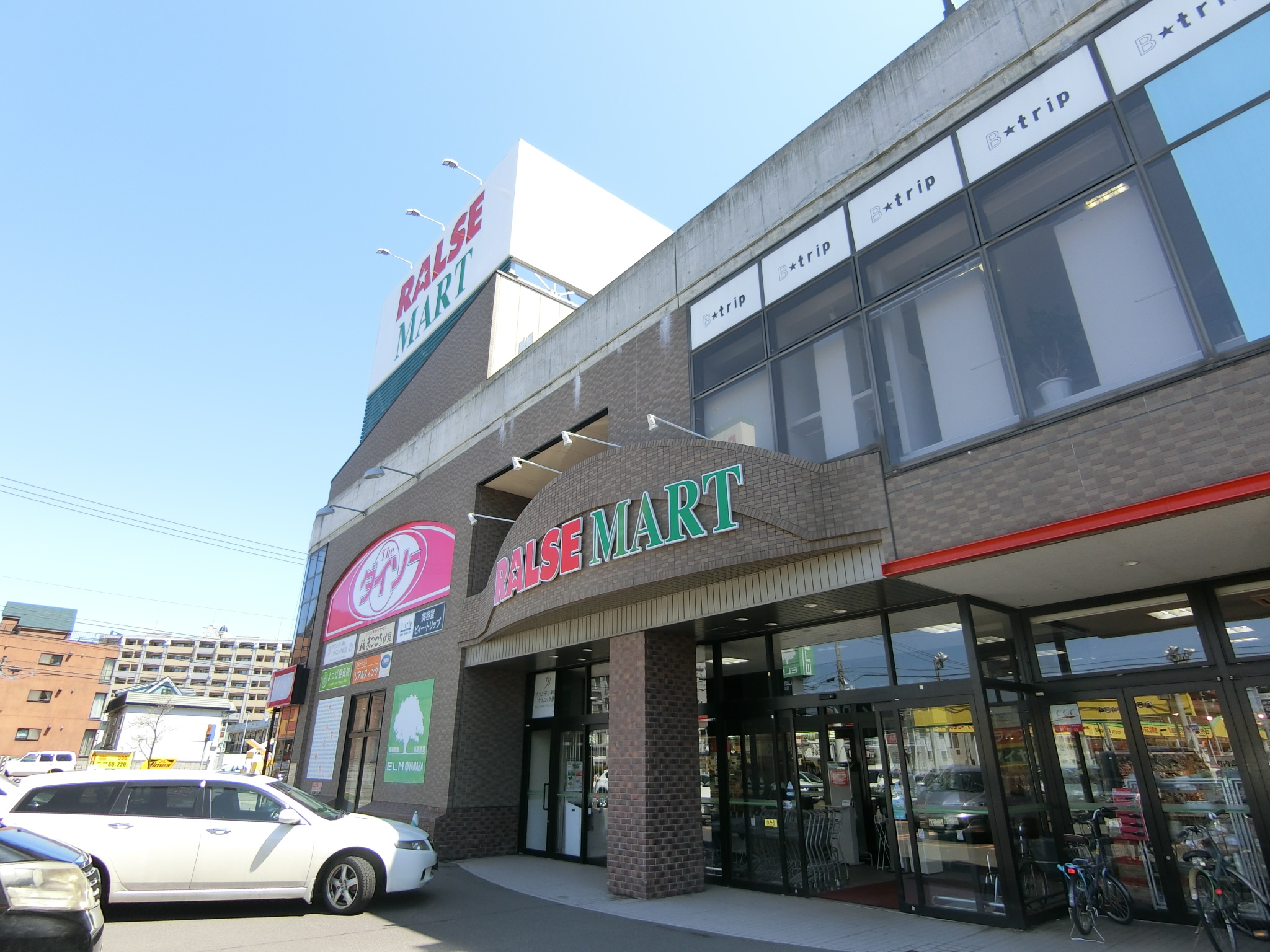 スーパー　ラルズマート伏見店（スーパー）まで550m