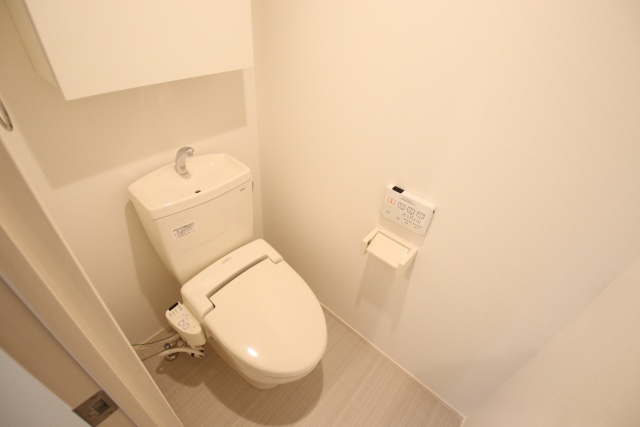 トイレ　※別室の参考写真の為、現況優先です。