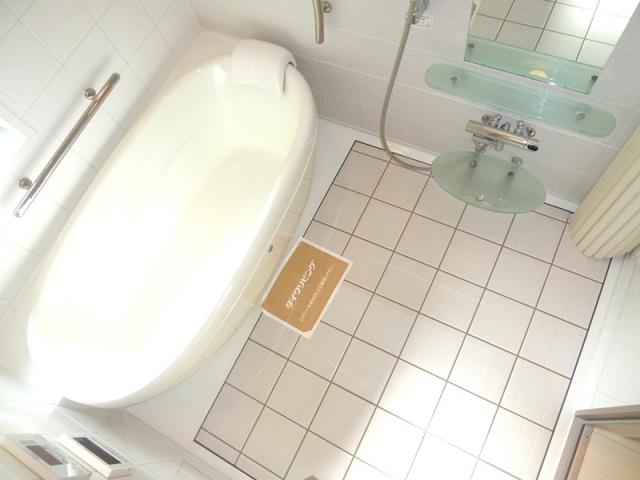 バス・シャワールーム　浴室に窓があり換気楽々♪