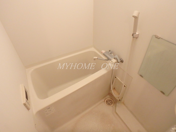 バス・シャワールーム　追い焚き付浴室