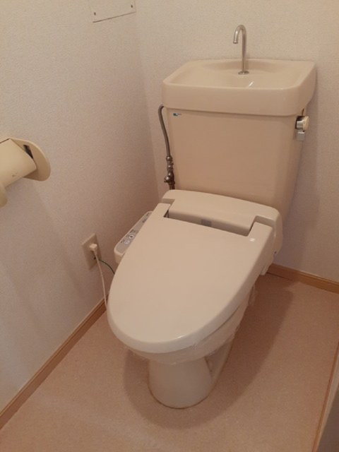トイレ　別部屋の写真になります