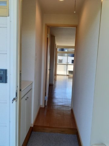 玄関　別号室の写真となります