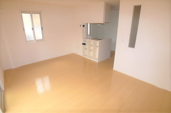 居室・リビング　２面採光で明るい室内