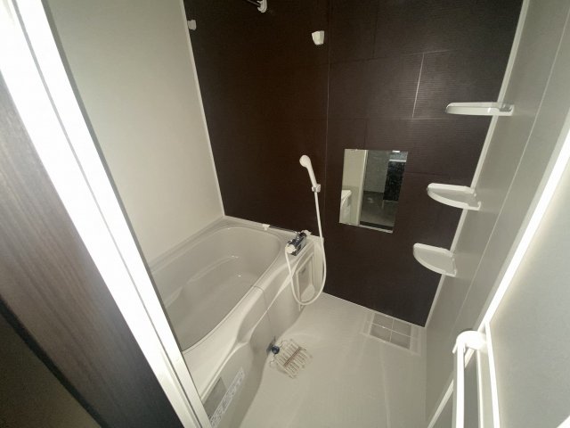 バス・シャワールーム　浴室乾燥機付きで便利です！