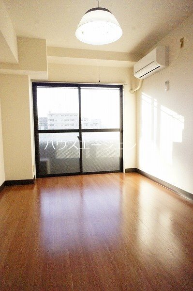 居室・リビング　明るい居室です※参考画像