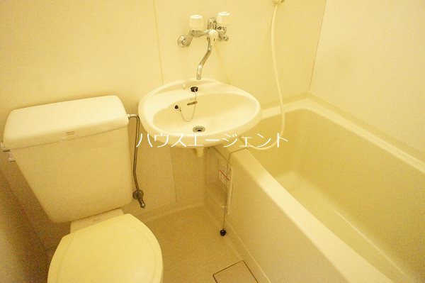 バス・シャワールーム　３点ユニットはお掃除楽々。※参考画像