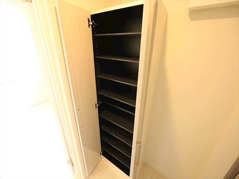 玄関　玄関　シューズボックス付（収納充実してます）　同仕様写真