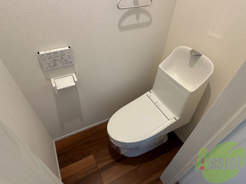 トイレ　トイレはウォシュレット機能付きです。安心して使用できますね。