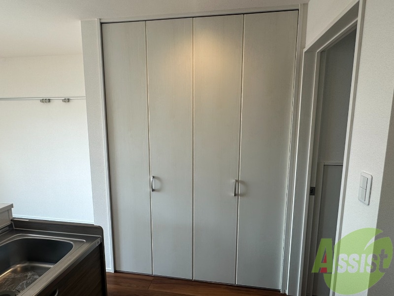 収納　洋室にあるクローゼットです。両開きになっています。