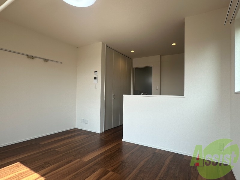 その他部屋・スペース　きれいな洋室が広がっていて居心地が良さそうですね。