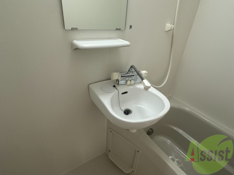 洗面設備　洗面台は浴室にあります。掃除がしやすそうですね。