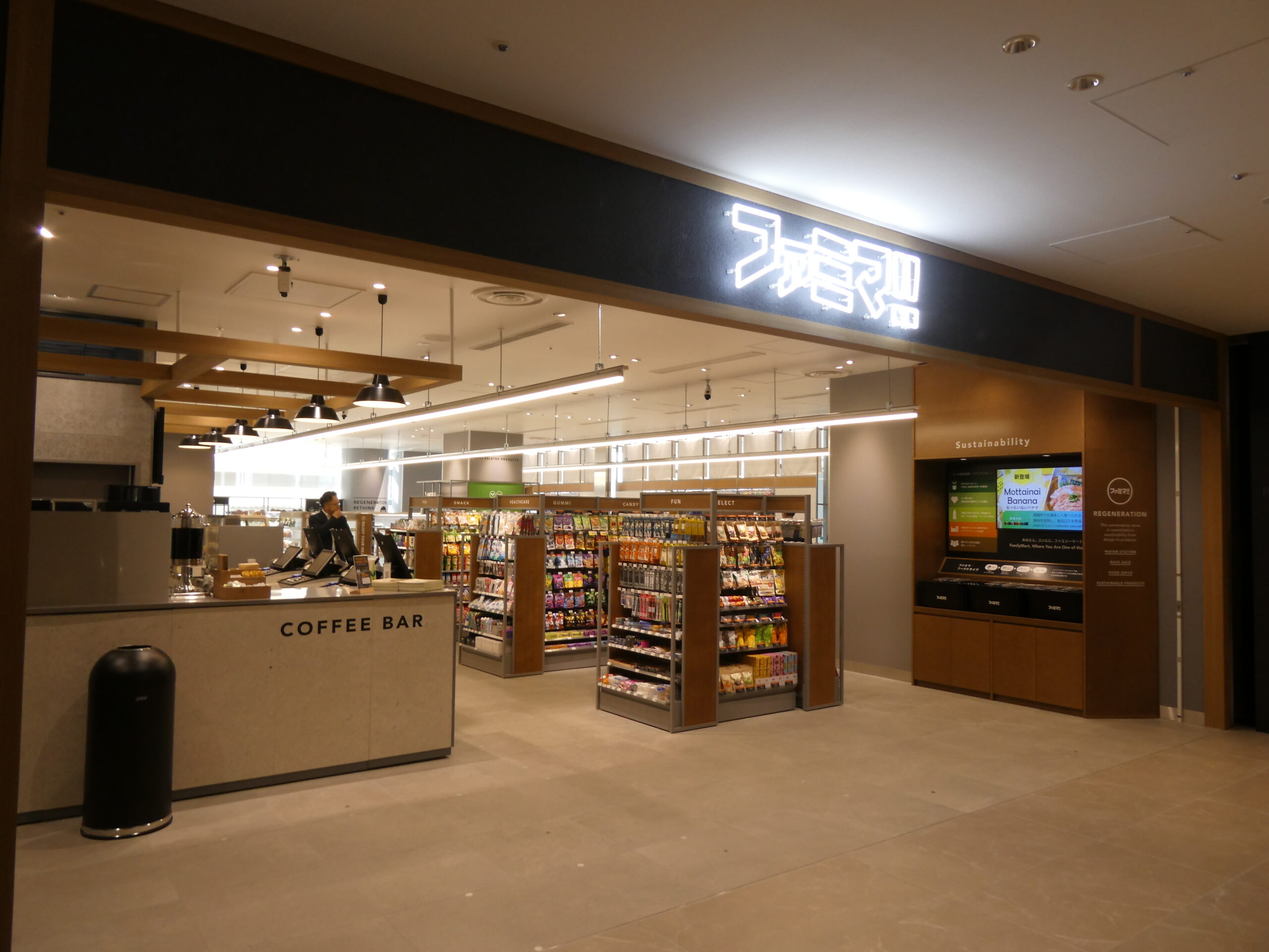 コンビニ　ファミマ麻布台ヒルズ店（コンビニ）まで229m