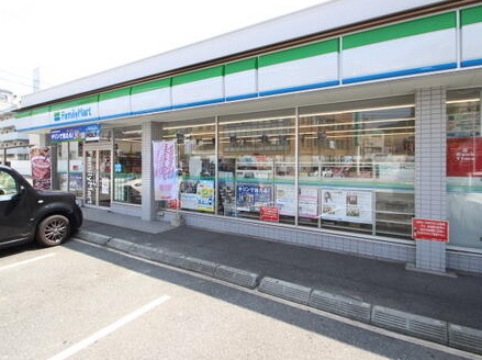 コンビニ　ファミリーマート 緑井三丁目店（コンビニ）まで952m