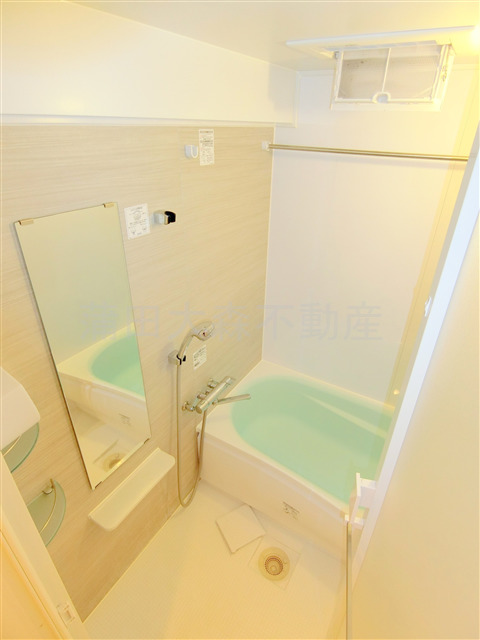 バス・シャワールーム　浴室乾燥機付きのバスルーム　お風呂