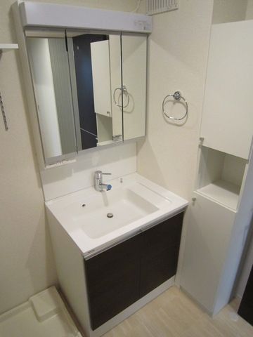 洗面設備　シャンプードレッサー付き洗面台