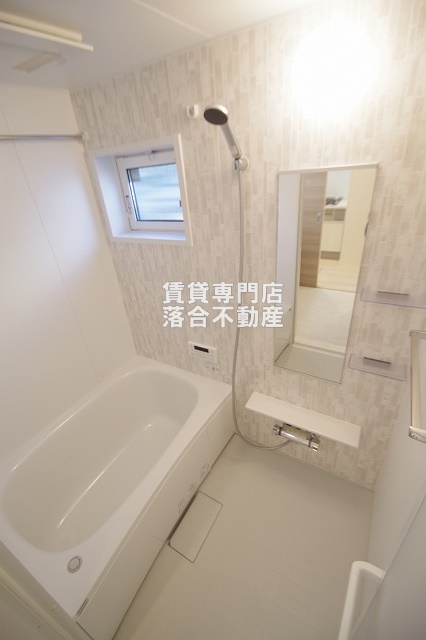 バス・シャワールーム　追い炊き機能、浴室乾燥機付き♪