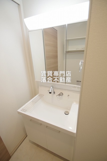 洗面設備　独立洗面化粧台付き