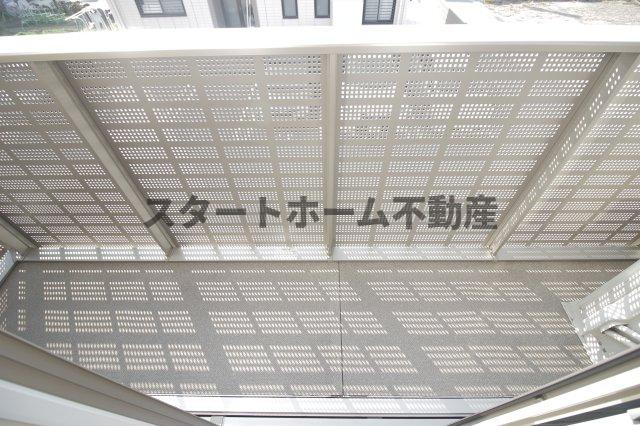 バルコニー　暖かな日差しのふりそそぐバルコニー