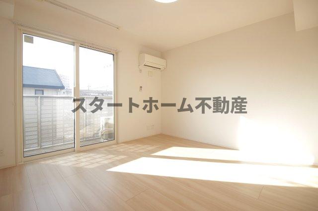 居室・リビング　こちらのリビングで趣味の時間をお楽しみください