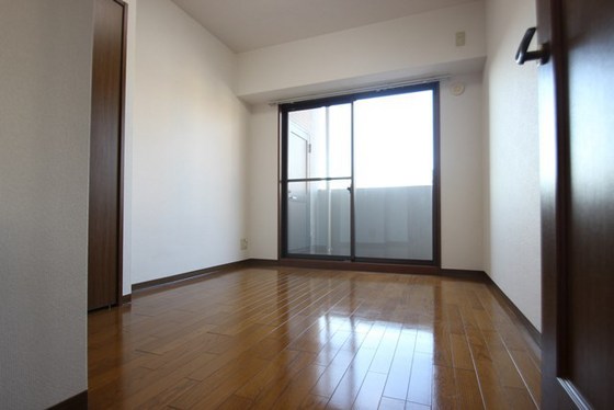 居室・リビング　※別室の写真です