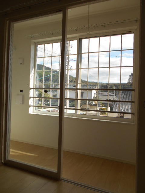 バルコニー　南面サンルーム（２．０畳）完備・照明設備あり