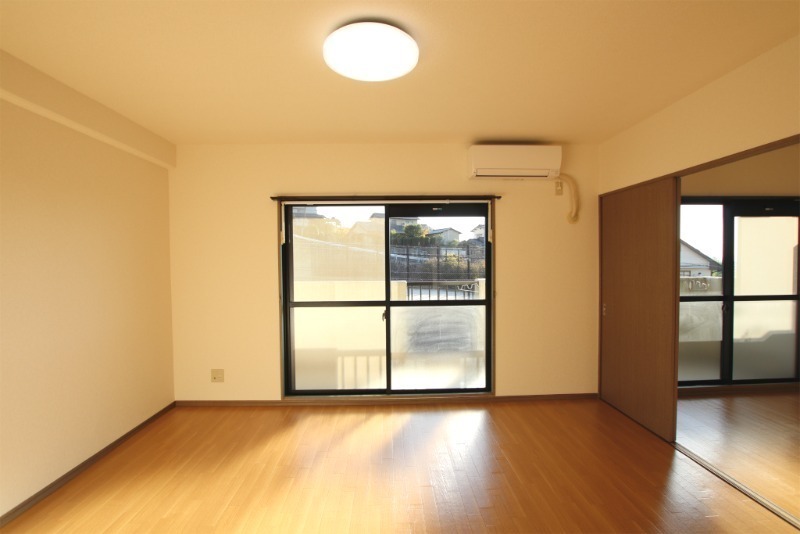 居室・リビング　広いリビングで家族団らんの時間をお楽しみください