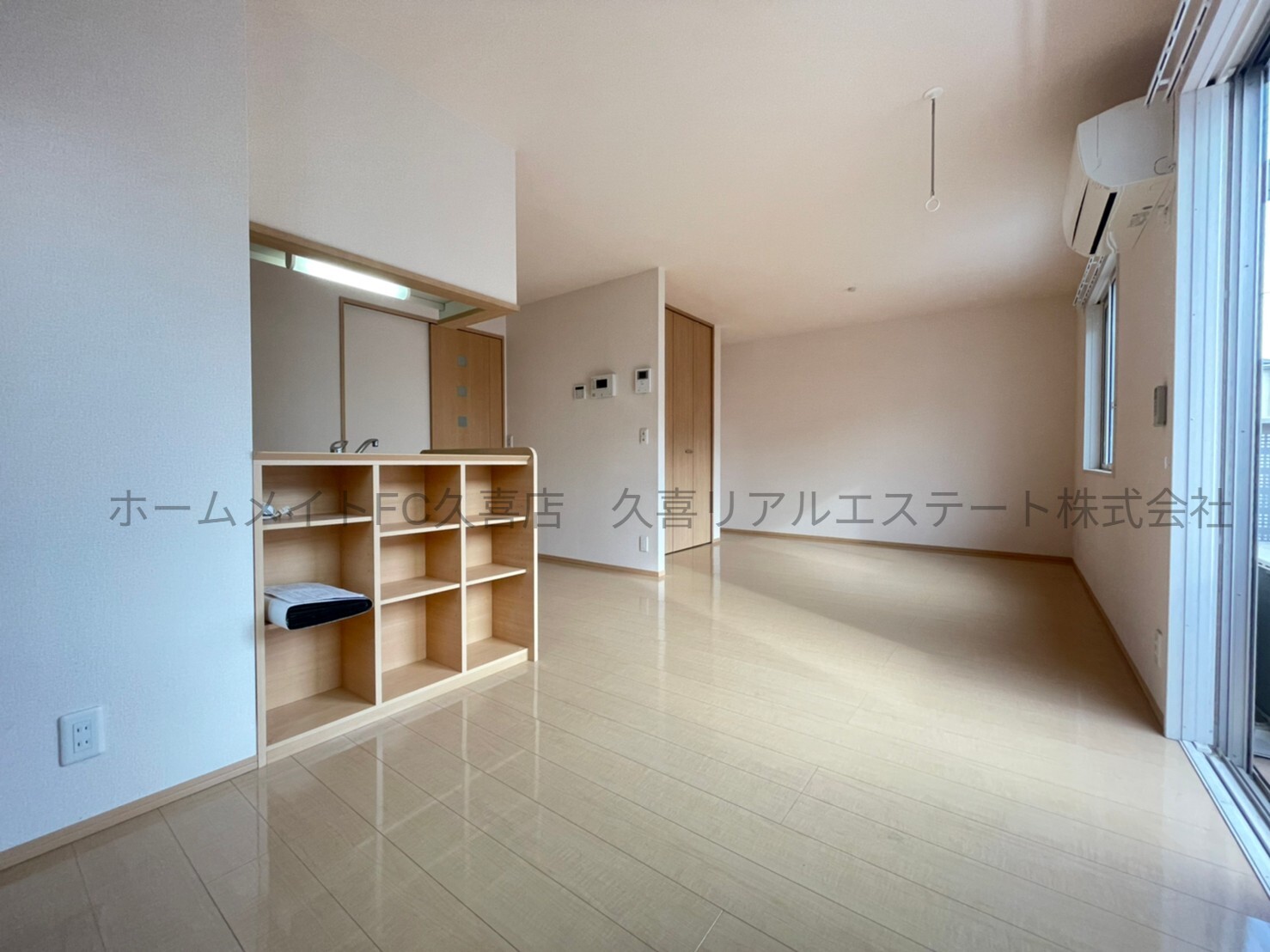 居室・リビング　同施工会社同シリーズ別物件