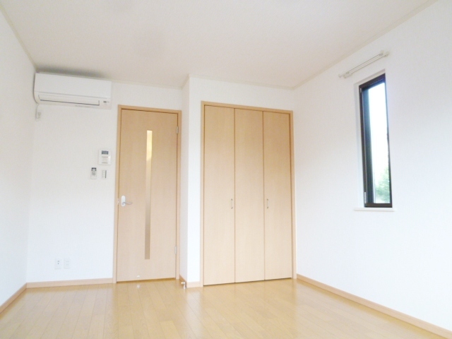 その他部屋・スペース　７帖。南向きの明るいお部屋です。。