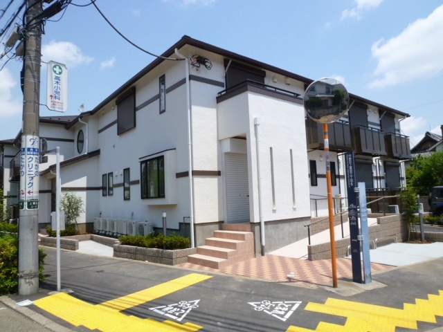 建物外観　★「富士見台」駅徒歩９分・オートロック付き★