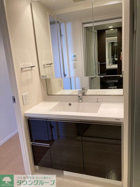 洗面設備　※写真は同タイプ住戸です。