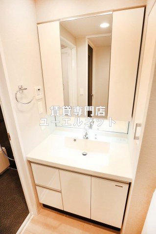 洗面設備　清潔感ある独立洗面台で毎日気持ちよく♪