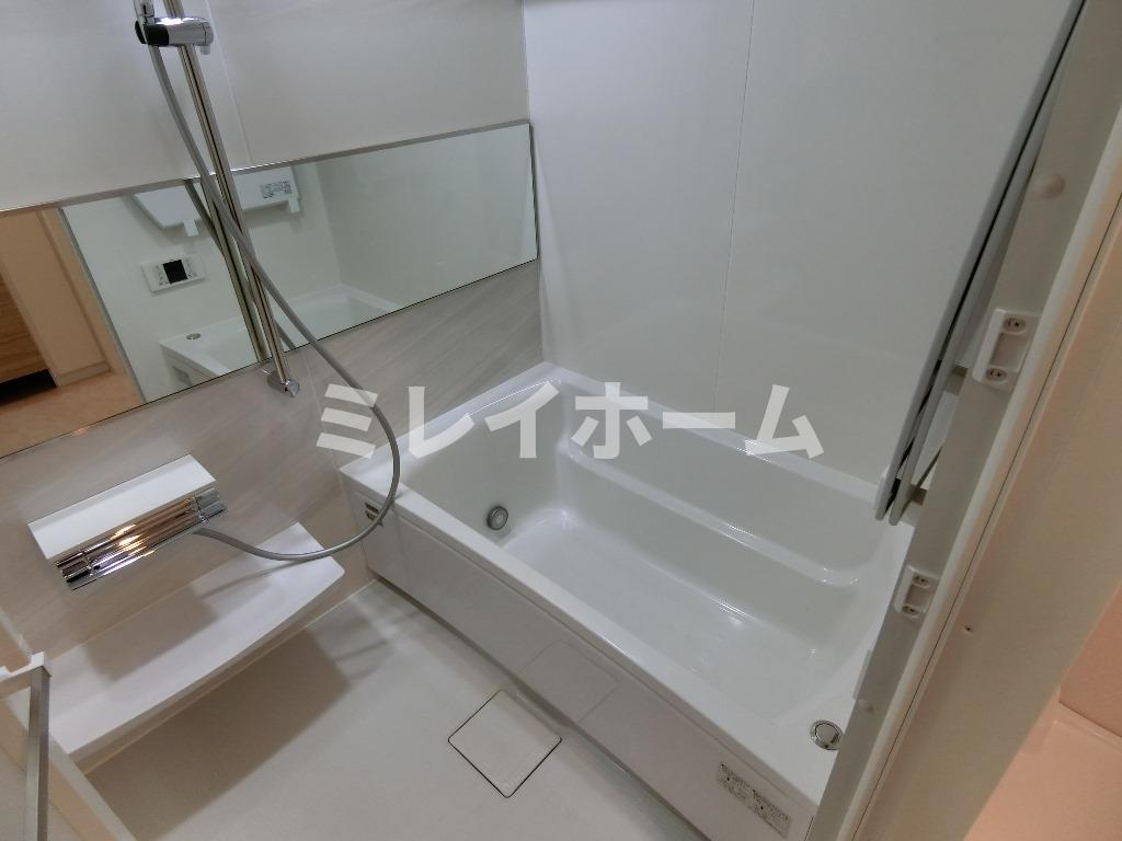 バス・シャワールーム　同建物内、別のお部屋の参考写真になります。