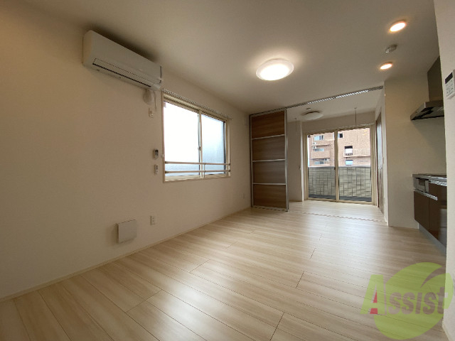 居室・リビング　９．２帖のＬＤＫ。温かい雰囲気の明るいお部屋です。