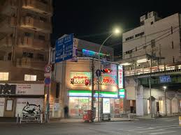 コンビニ　ファミリーマート 黄金町駅前店（コンビニ）まで309m