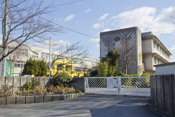 小学校　向日市立第4向陽小学校（小学校）まで550m