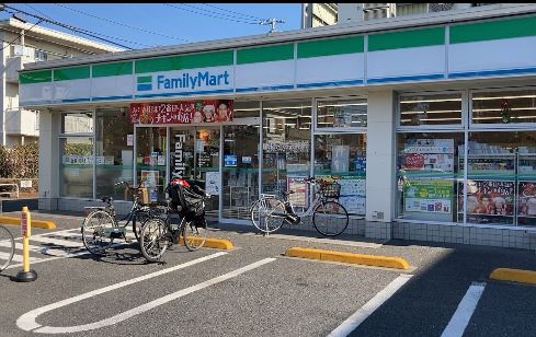 コンビニ　ファミリーマート 関町北二丁目店（コンビニ）まで424m