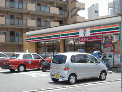 コンビニ　セブンイレブン 一乗寺北大丸町店（コンビニ）まで121m